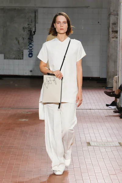 Look 17